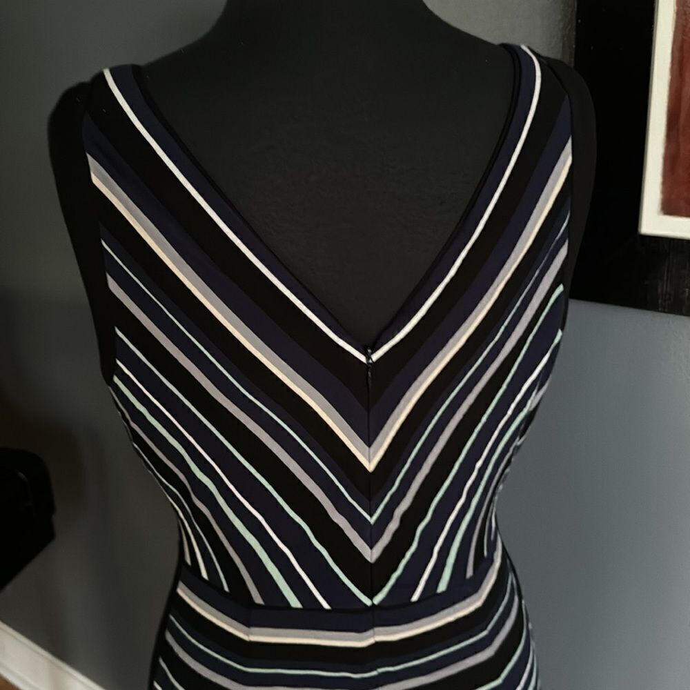 White House Black Market stripe stretch jersey lined tank style V back sheath - Picture 8 of 9